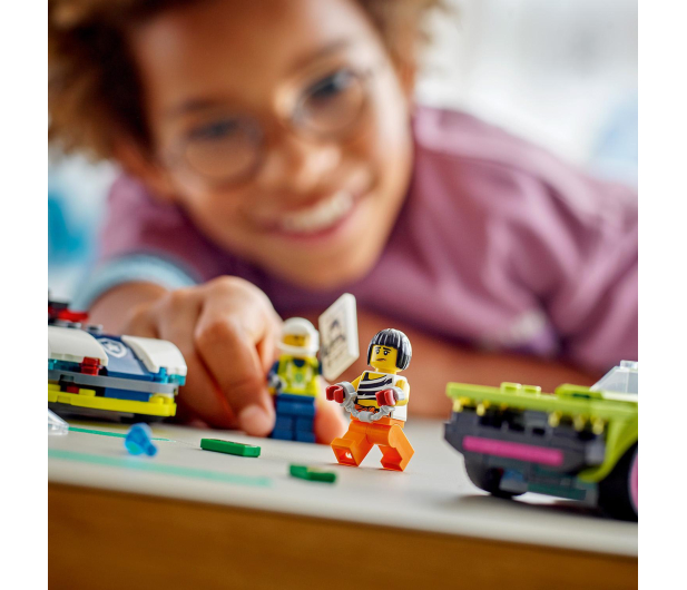 LEGO City 60415 Pościg radiowozu za muscle carem - 1202617 - zdjęcie 9